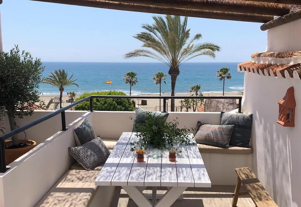 הוילה אסטפונה Renovated Townhouse San Roque 85